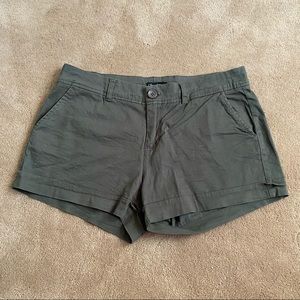Olive green mid rise shorts